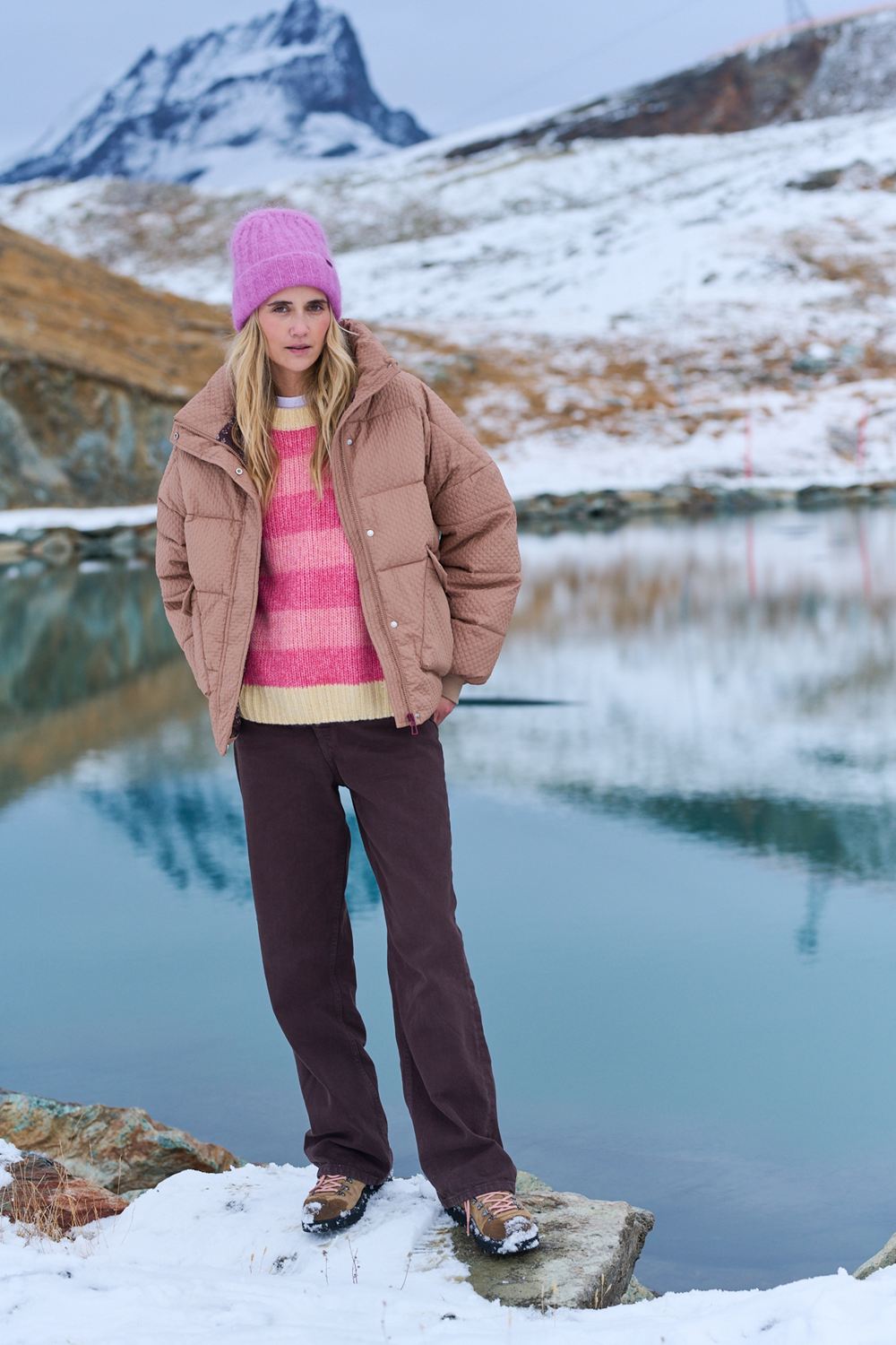 Sweter z wełną Strawberry Cream