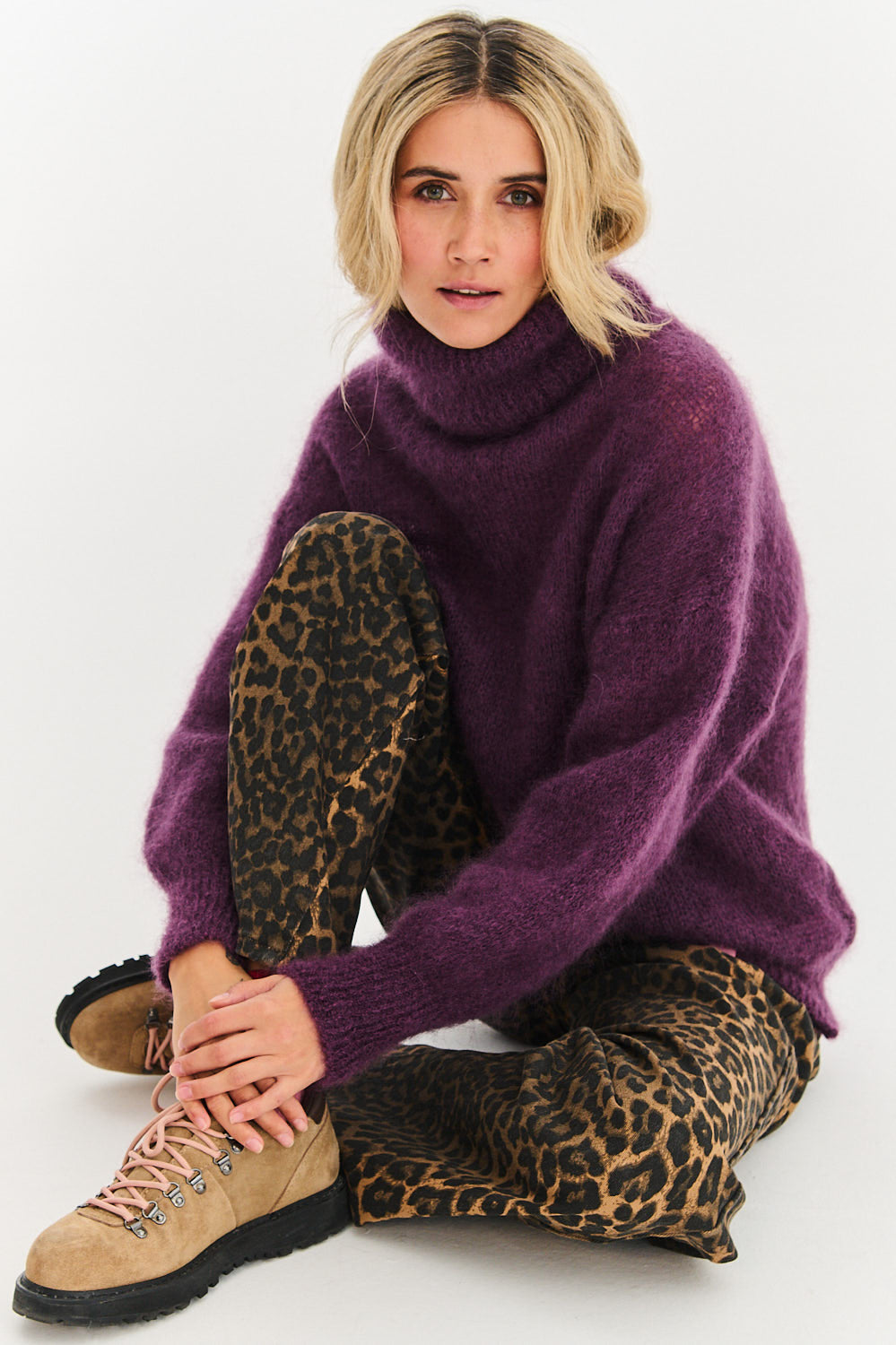 Sweter moherowy z golfem Nocturne